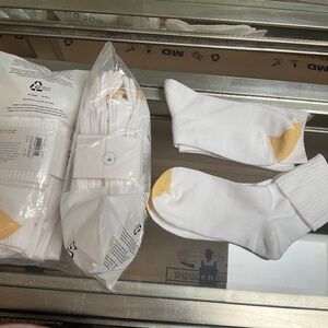 14 pairs of Women’s Gold Toe Socks new